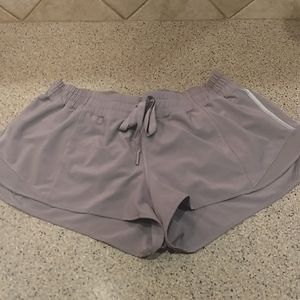 Lululemon hotty hot shorts 2.5 inch
